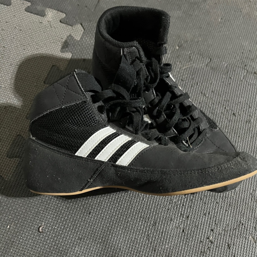 Adidas Wrestling shoes black sz 6 men women boy girl